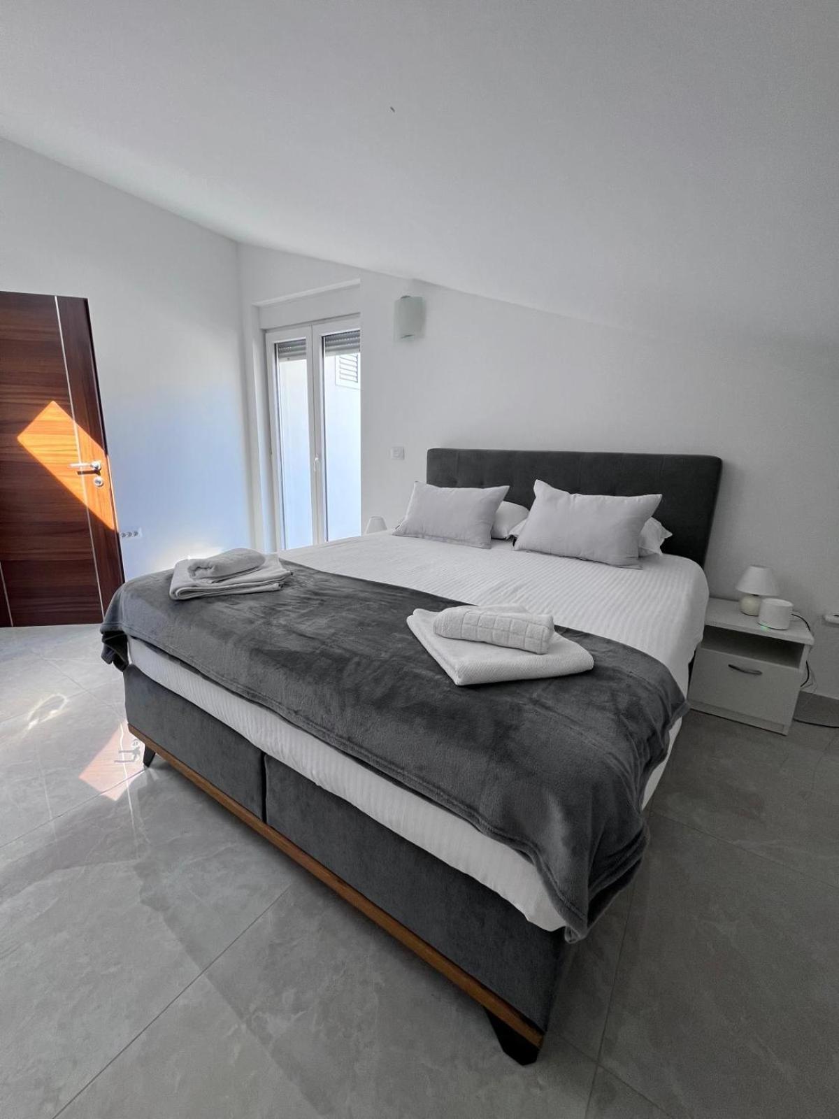 Seascape Deluxe Residence ปิเยชชานา อูวาลา ภายนอก รูปภาพ
