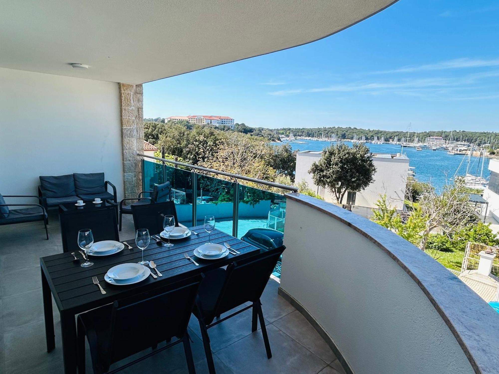 Seascape Deluxe Residence ปิเยชชานา อูวาลา ภายนอก รูปภาพ
